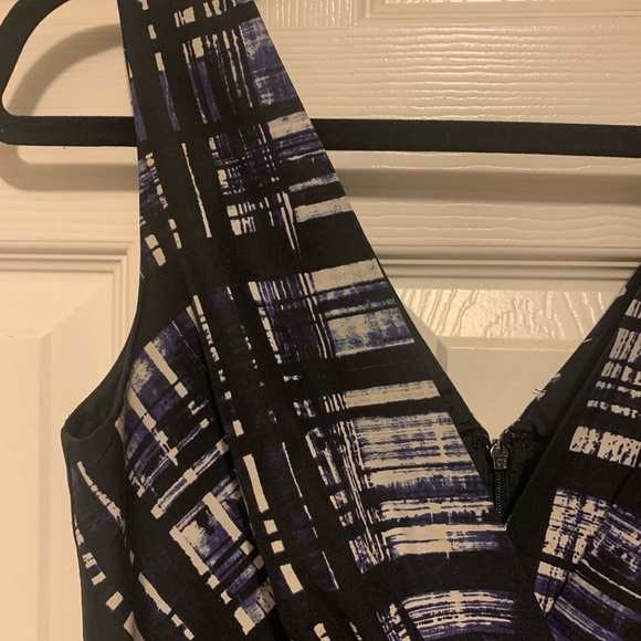 Size 2, abstract printed dress, Banana Republic - Picture 4 of 8